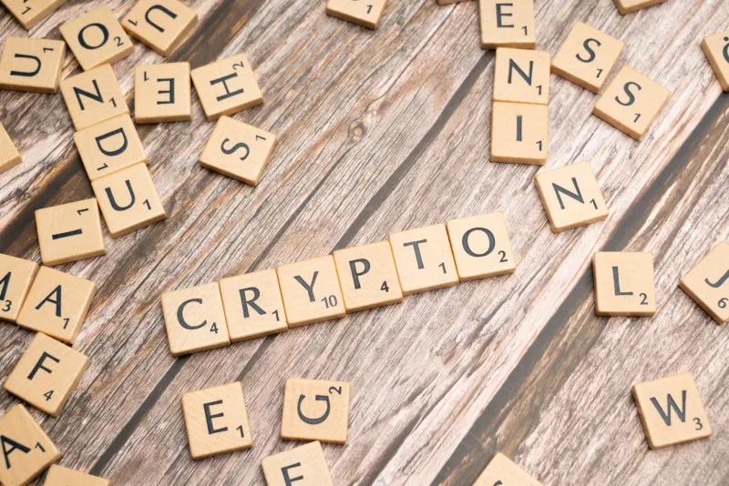 Contratos Inteligentes: El Árbitro Invisible que Hace los Casinos Cripto Más Justos que Nunca
